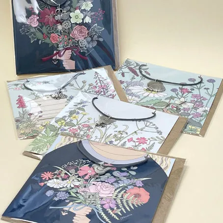 Card with bee necklace 2