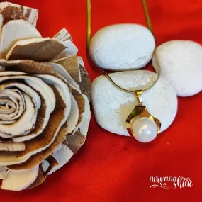 Mother of Pearl Pendant Necklace