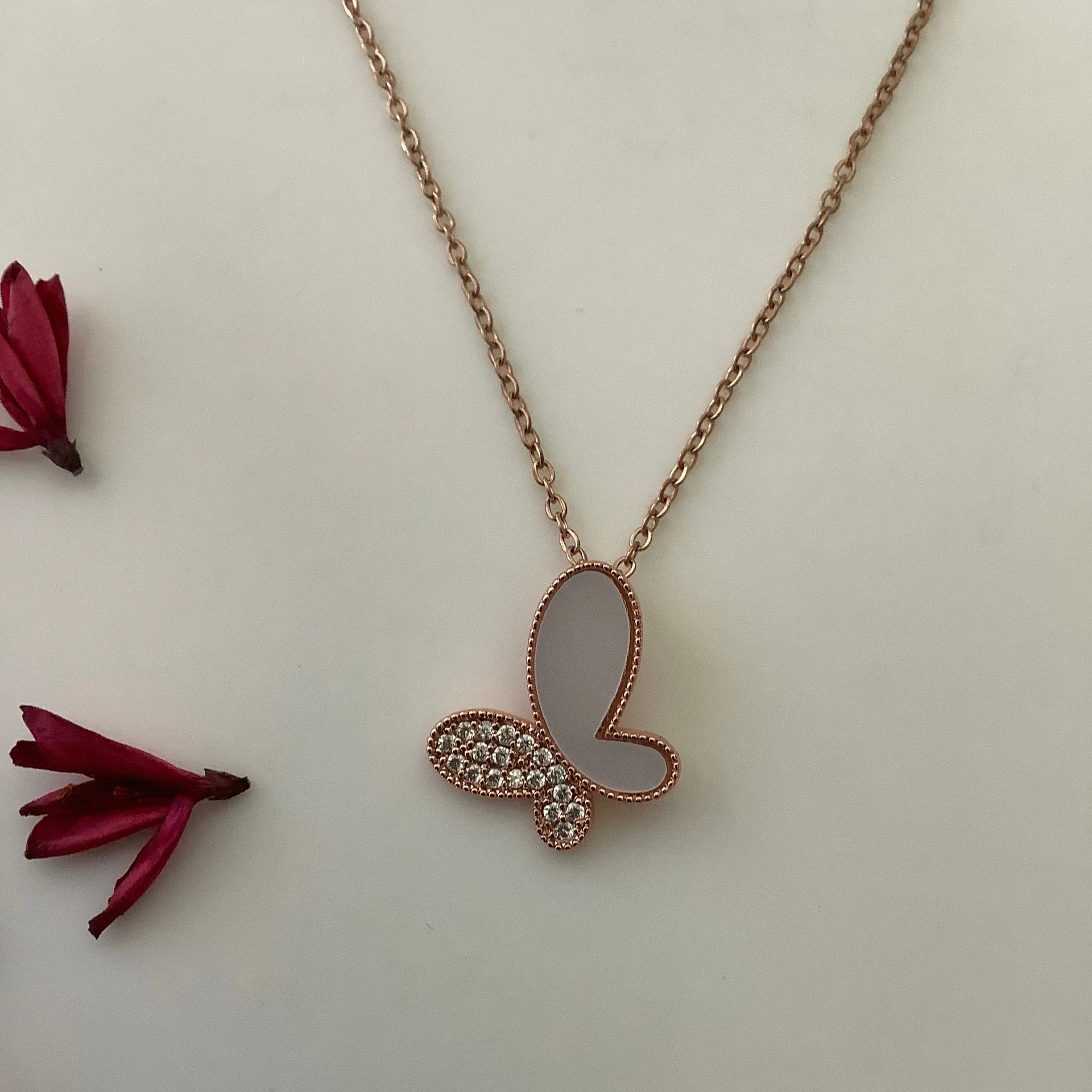 Salvanity K-POP Pearl Flying Butterfly Anti Tarnish Necklace