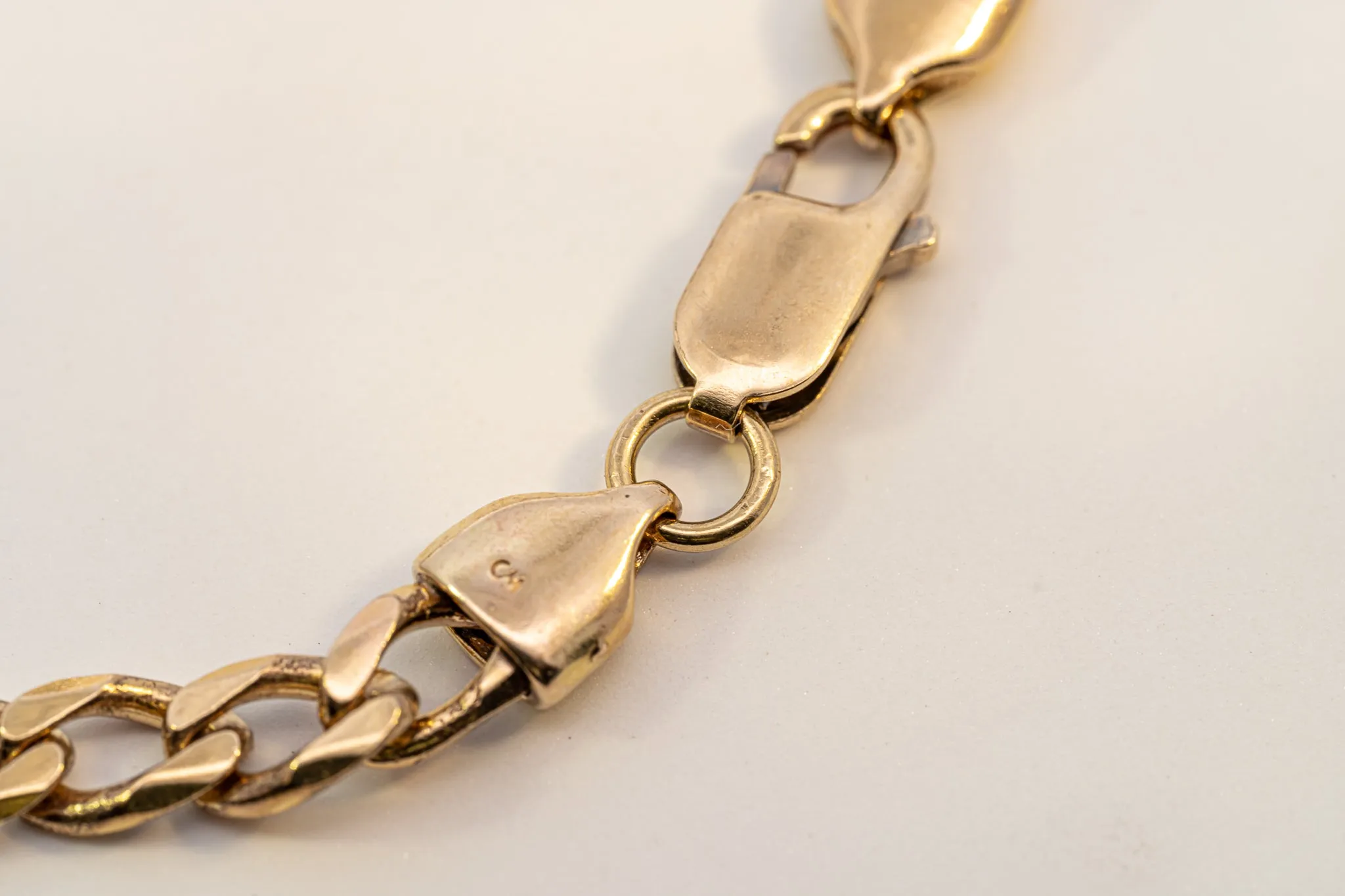 Showcasing a Masterpiece: The Yellow Gold Curb Link Chain!