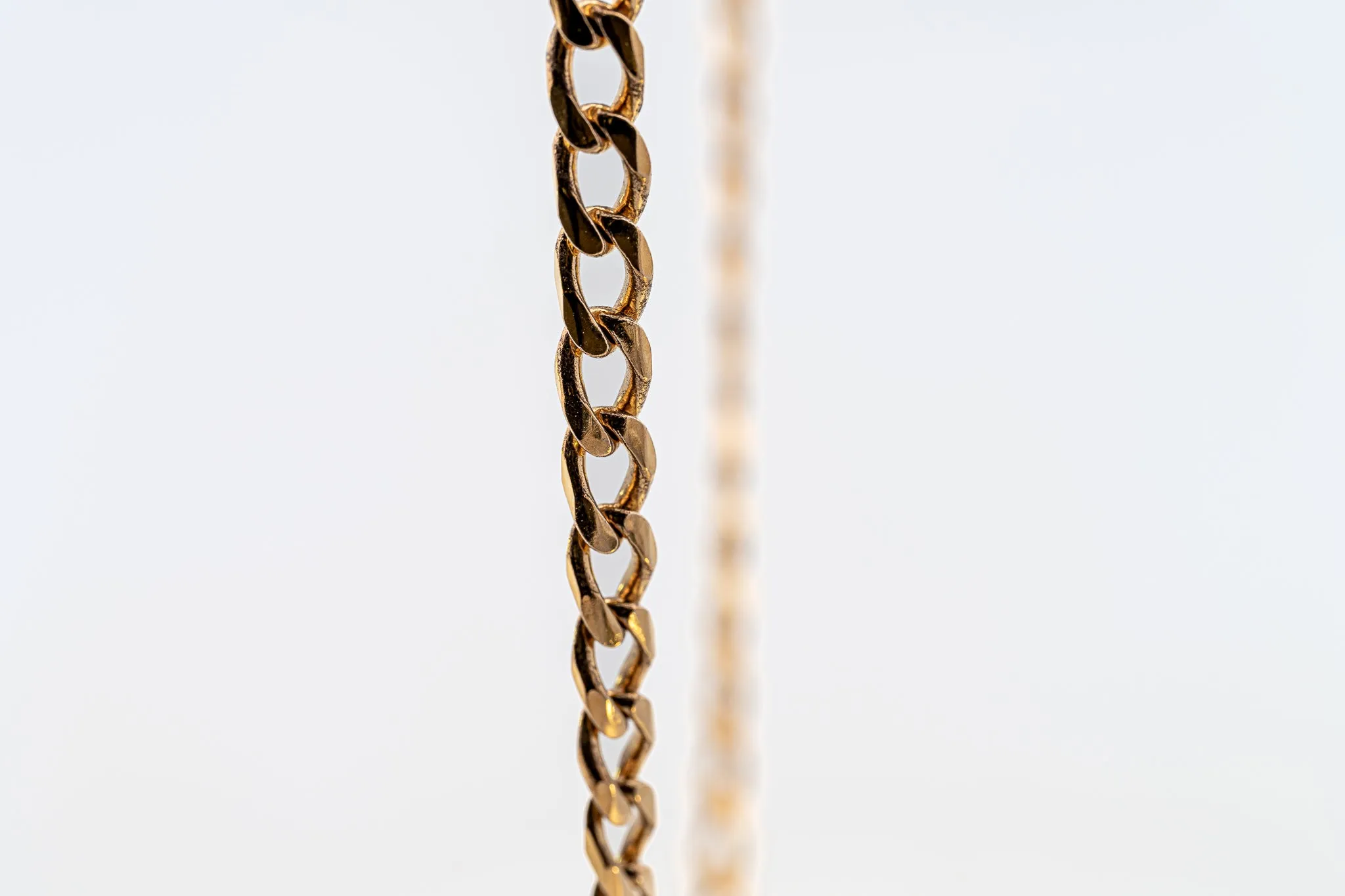 Showcasing a Masterpiece: The Yellow Gold Curb Link Chain!
