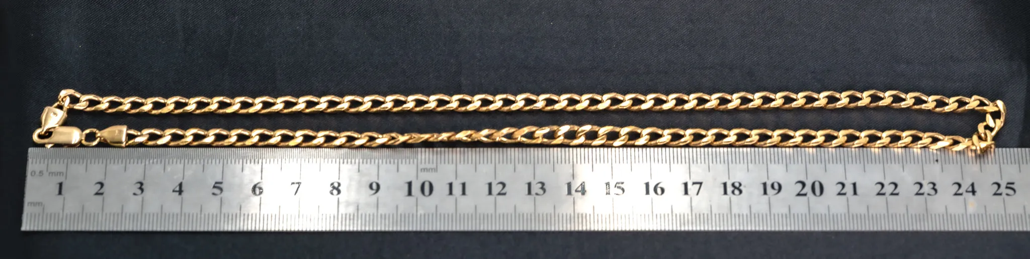 Showcasing a Masterpiece: The Yellow Gold Curb Link Chain!