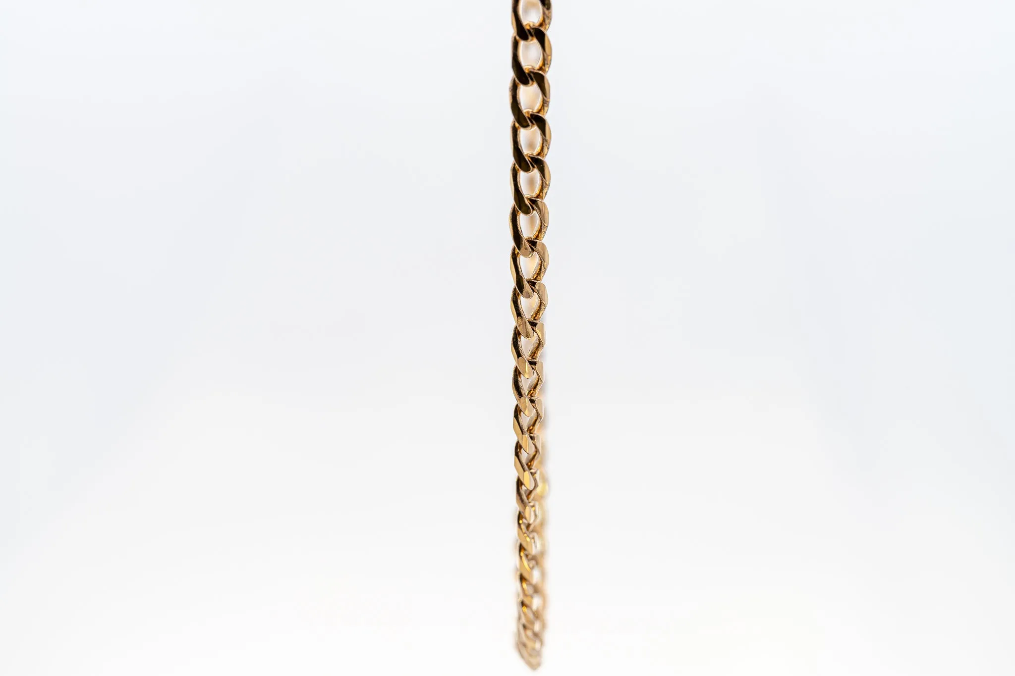 Showcasing a Masterpiece: The Yellow Gold Curb Link Chain!