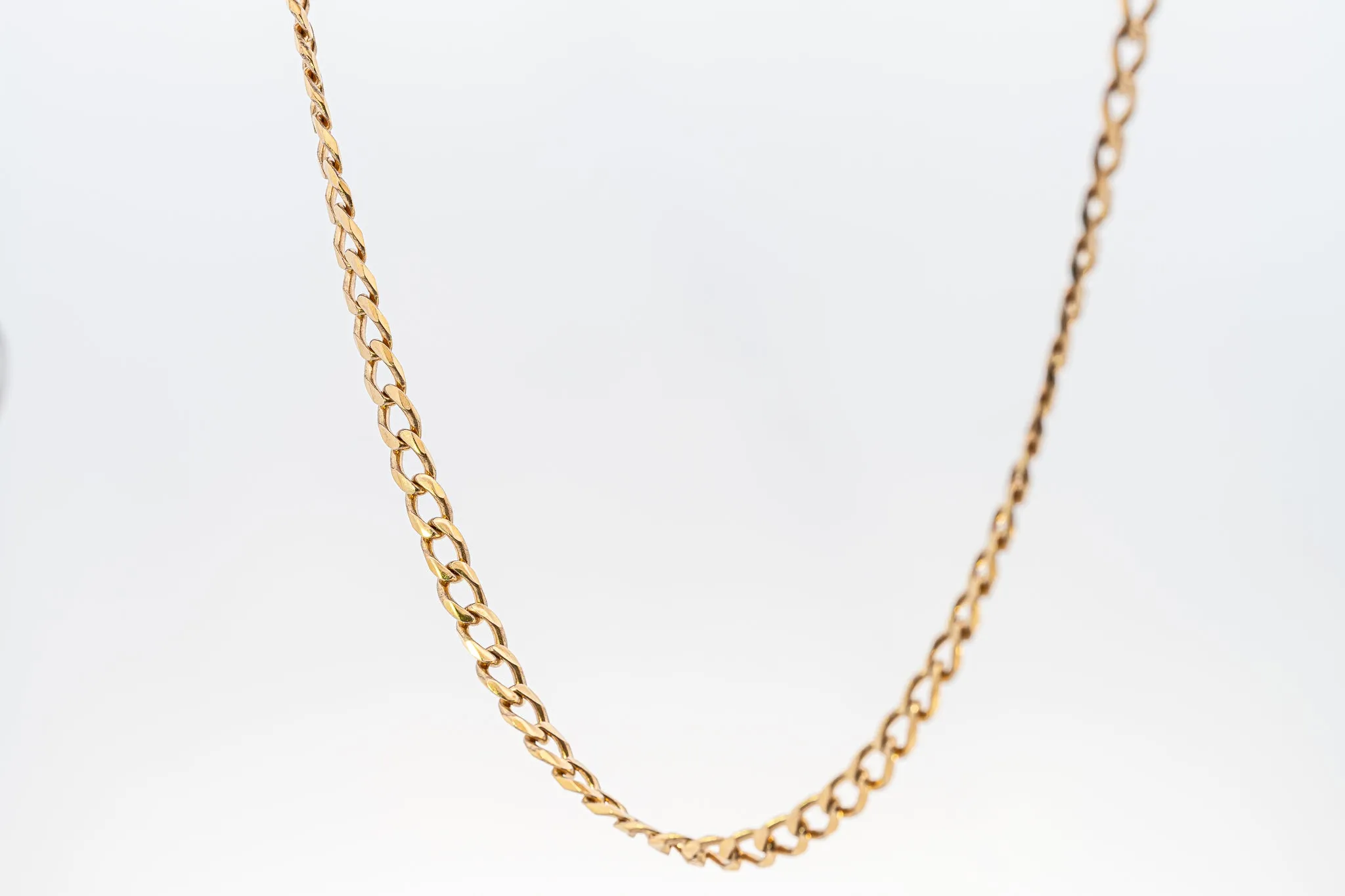 Showcasing a Masterpiece: The Yellow Gold Curb Link Chain!