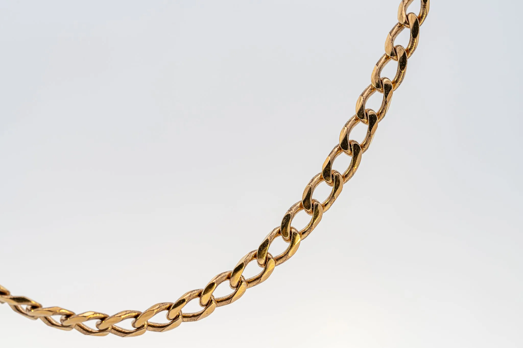 Showcasing a Masterpiece: The Yellow Gold Curb Link Chain!