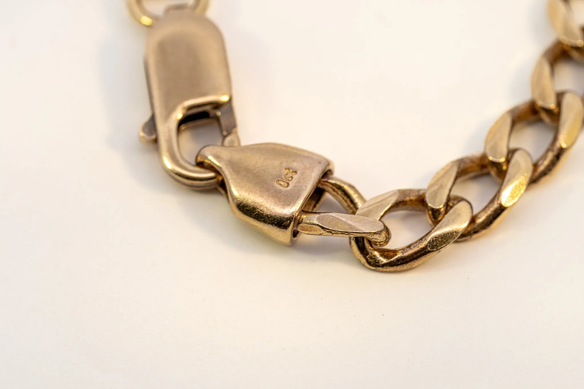 Showcasing a Masterpiece: The Yellow Gold Curb Link Chain!
