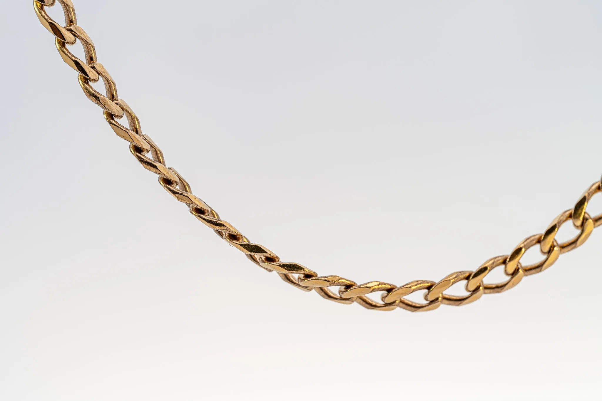 Showcasing a Masterpiece: The Yellow Gold Curb Link Chain!